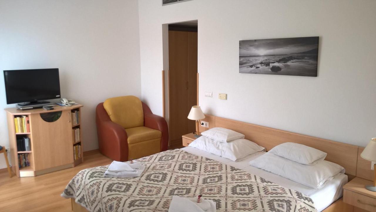 Lilla Wellnessapartman Zalakaros Exteriör bild