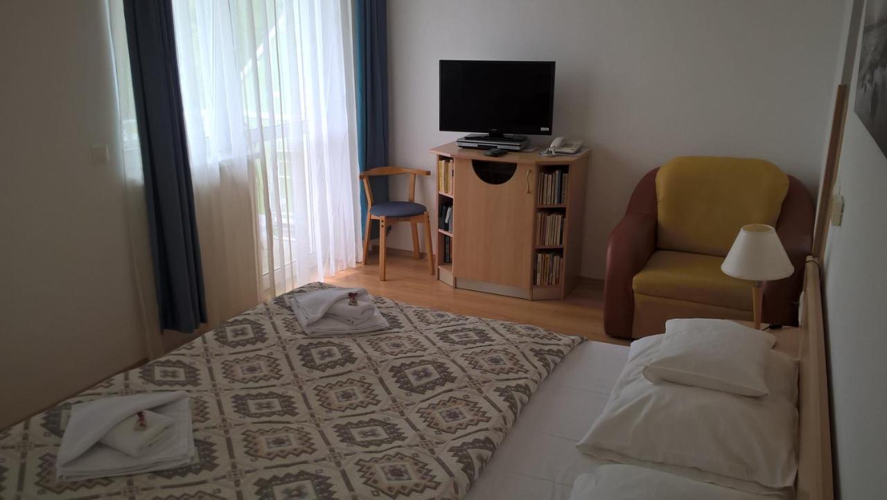 Lilla Wellnessapartman Zalakaros Exteriör bild