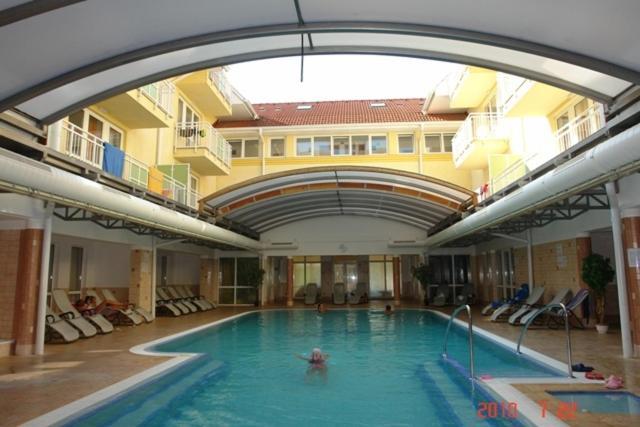 Lilla Wellnessapartman Zalakaros Exteriör bild