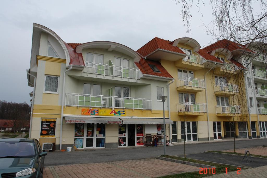 Lilla Wellnessapartman Zalakaros Exteriör bild