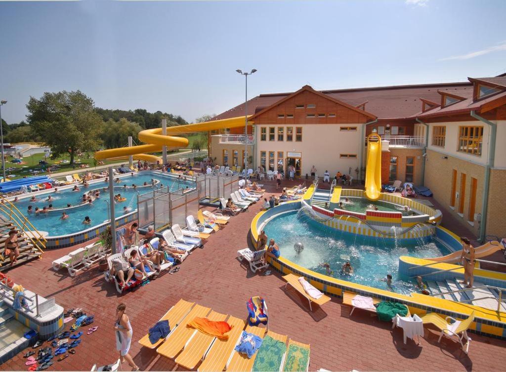 Lilla Wellnessapartman Zalakaros Exteriör bild